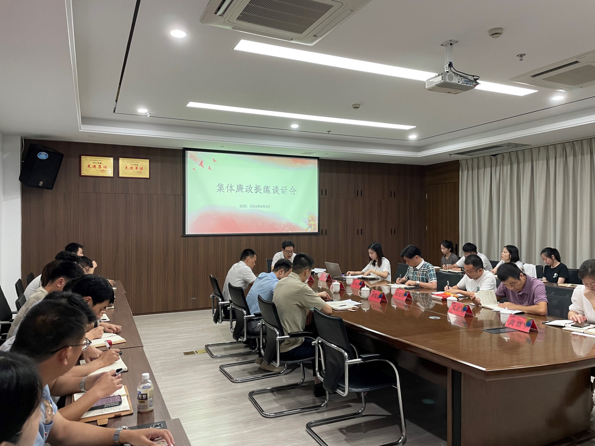 市交投集團領導深入市交投物流集團市交投勘察設計公司開展聯(lián)系點工作，葉嵐清拍攝2.jpg